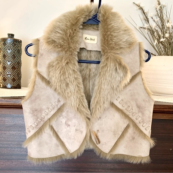 River Island, Beige Faux Suede & Fur Women's Cropped Vest, Size Small - Picture 2 of 10